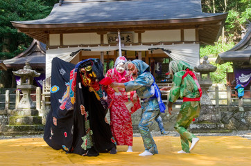 上野の獅子舞　獅子　天狗　お多福（和歌山県指定　無形民俗文化財　富里　春日神社）	