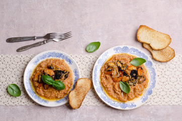 Red lentils with fried seafood