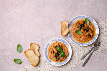 Red lentils with fried seafood