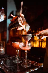 Foto op Plexiglas Expert barman is making cocktail at night club © Семен Саливанчук
