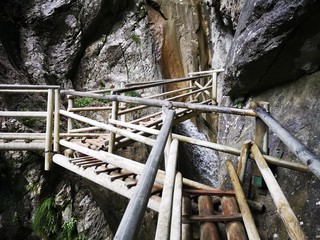 Klamm, Leitern