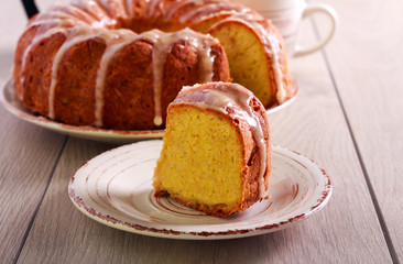 Zucchini ring cake with glaze