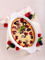 Blackberry and raspberry cake