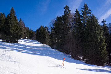 Fototapeta na wymiar german alps mountain top in winter ski run
