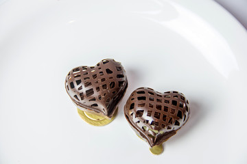 Baskets made with chocolate with sweetened condensed milk and chocolate inside, on a golden base....