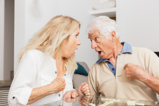 COUPLE SENIOR EN PLEINE DISPUTE