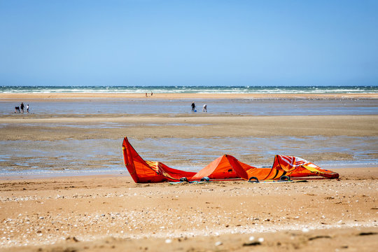 Voile de kyte sur le sable
