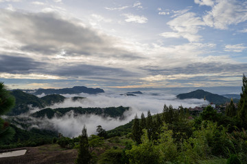 Fototapeta na wymiar Morning fog landscape 