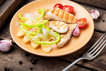 Salad with chicken and vegetables