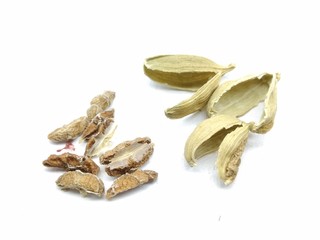A picture of cardamom seed's and rinds on white background