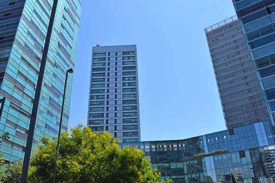 Edificios modernos en Barcelona Espa&ntilde;a