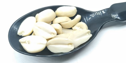 A picture of split Peanuts on black spoon