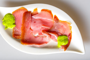Geräucherter Thunfisch mit Meerettich-Wasabi Creme