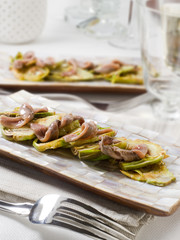 Ensalada de verduras con anchoas. Vegetable salad with anchovies.