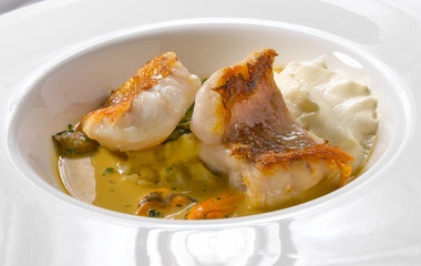 Bacalao con verduras y mejillones. Cod with vegetables and mussels.