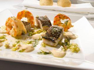 Bacalao con langostinos. Cod with prawns.