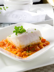 Bacalao con tomate, receta gourmet. Cod with tomato, gourmet recipe.