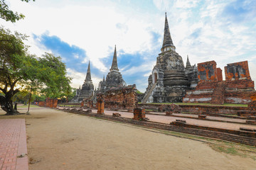 Naklejka premium Ayutthaya historical park covers the ruins of the old city of Ayutthaya, Wat phra si sanphet.