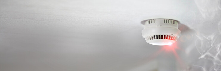 Smoke detector alert mounted on roof in apartment