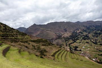 Obraz premium View of Pisac Archaeological Park and green mountains of the Sacred Valley of the Incas, Peru