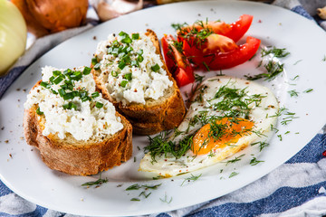 Breakfast - fried egg, toasts and vegetable salad