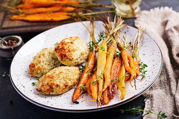 Baked organic carrots with thyme and cutlet/meatball chicken meat and zucchini. Diet food.