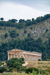 Fototapeta premium Old Greek Doric temple of Segesta, Sicily, Italy