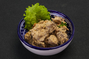Chicken liver with cream and dry tomatoes