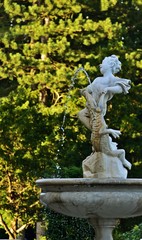 Fototapeta na wymiar Brunnen neben Hermesvilla, Lainzer Tiergarten