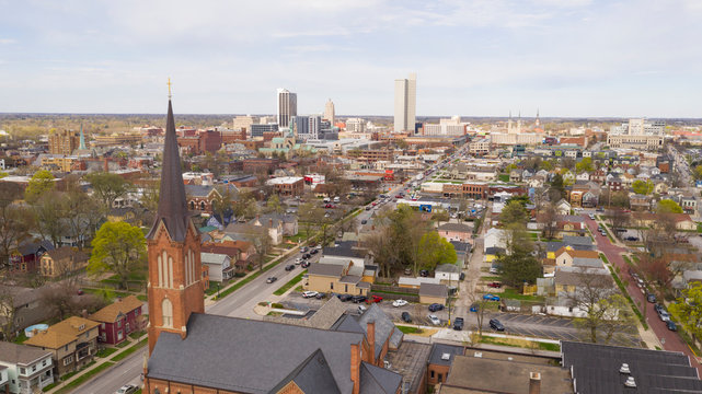 Fototapeta Aerial Perspective Over The Urban City Center Skyline in Fort Wayne Indiana