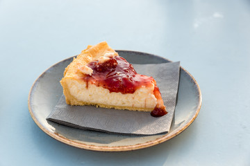 Creamy cake with berries