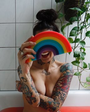 girl in bath dub