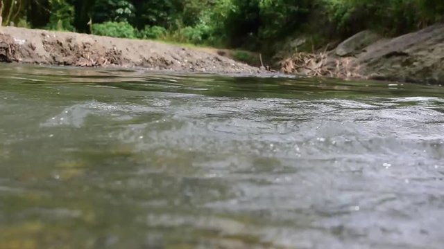 r&iacute;o caudaloso en la paila valle del cauca