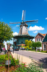 Windmühle in der Altstadt Zaandijk, Holland