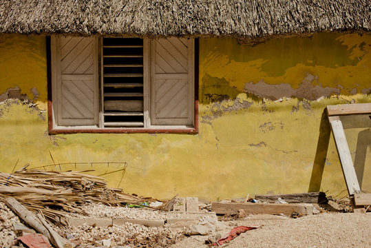 One thing that really stands out when you take a walk around Holbox's little Island is the vibrant colorful details everywhere, wichs adorn the houses and businesses