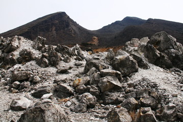 Fototapeta na wymiar 九州霧島山　韓国岳登山　硫黄山から韓国岳山頂を望む
