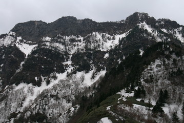 Obraz premium 四国石鎚山 残雪の石鎚山 春山