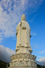 Fototapeta na wymiar Huge statue of Guanyin Buddha