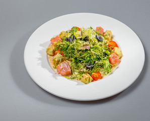 Salad With Salmon And Greens