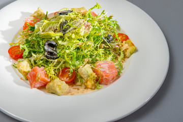 Salad With Salmon And Greens