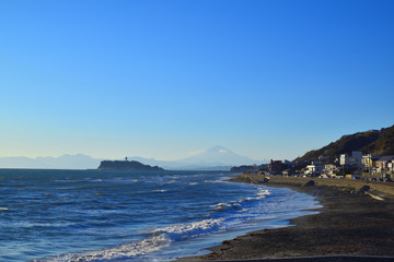 Fototapeta na wymiar 正月の江ノ島と富士山
