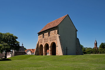 Fototapeta na wymiar Basilika des Kloster Lorsch in Hessen, Deutschland