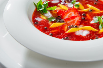 Cold Dessert Berry Soup 