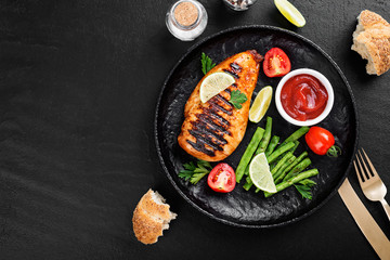 Grilled chicken breast with lemon and green beans . 
