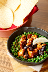 グリンピースとチキンのグリルとトルティーヤ Green peas and grilled chicken