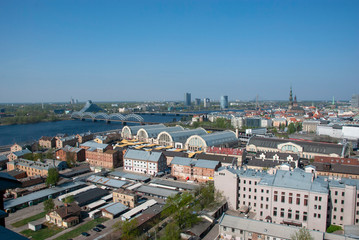 Fototapeta na wymiar Blick über die Altstadt von Riga in Lettland am Fluß Düna