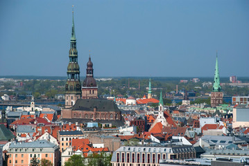 Fototapeta premium Blick über die Altstadt von Riga, Lettland - mit vielen Kirchen