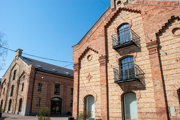 Fototapeta na wymiar Alte Lagerhäuser aus Ziegel in Riga, Lettland