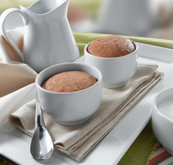 Bizcocho de chocolate en taza. Chocolate cake in a cup.
