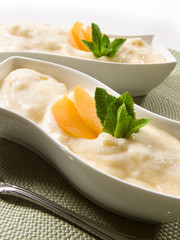 Dulce, postre, crema de melocotón . Sweet, dessert, peach cream.